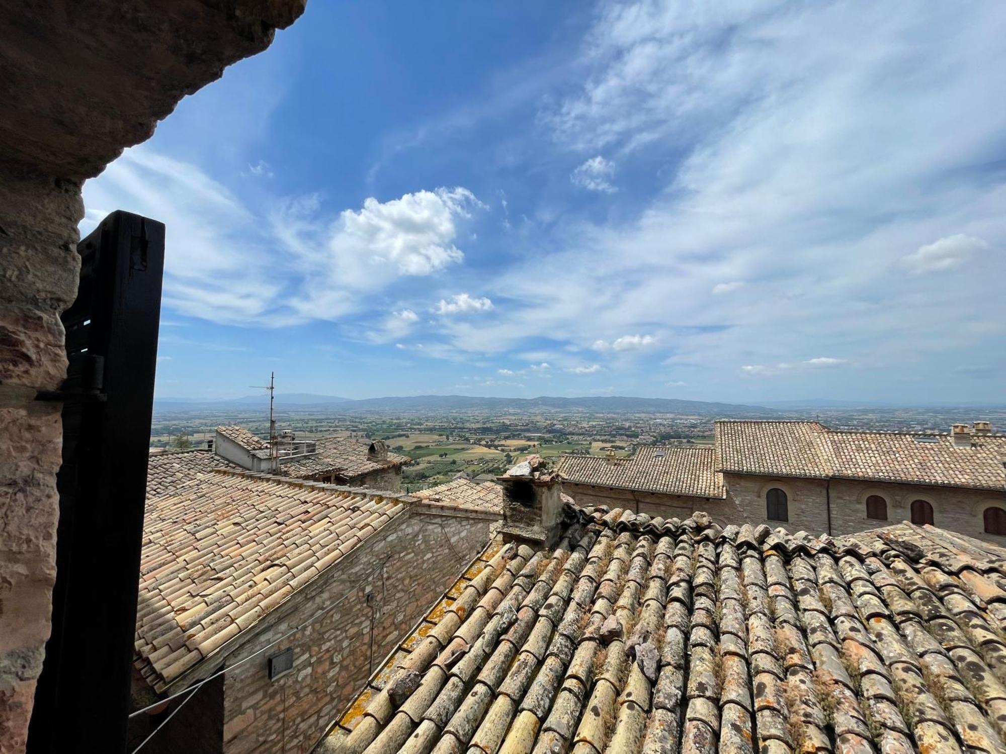Happy House - Porta San Giacomo Apartment Assisi Exterior foto