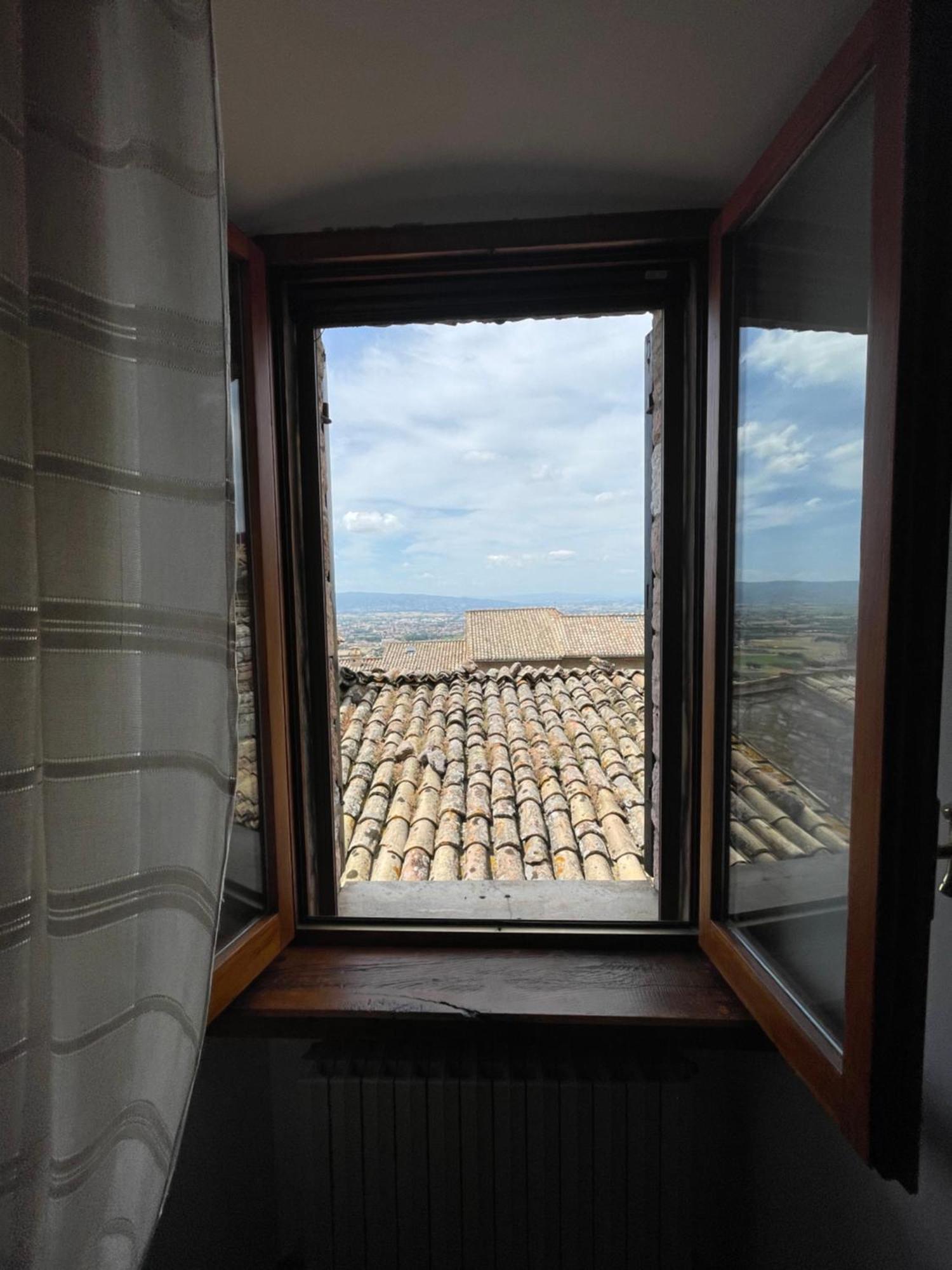 Happy House - Porta San Giacomo Apartment Assisi Exterior foto