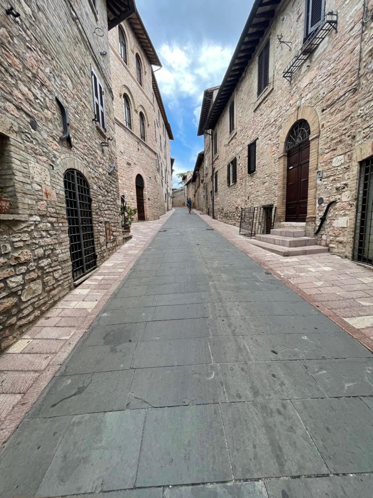 Happy House - Porta San Giacomo Apartment Assisi Exterior foto