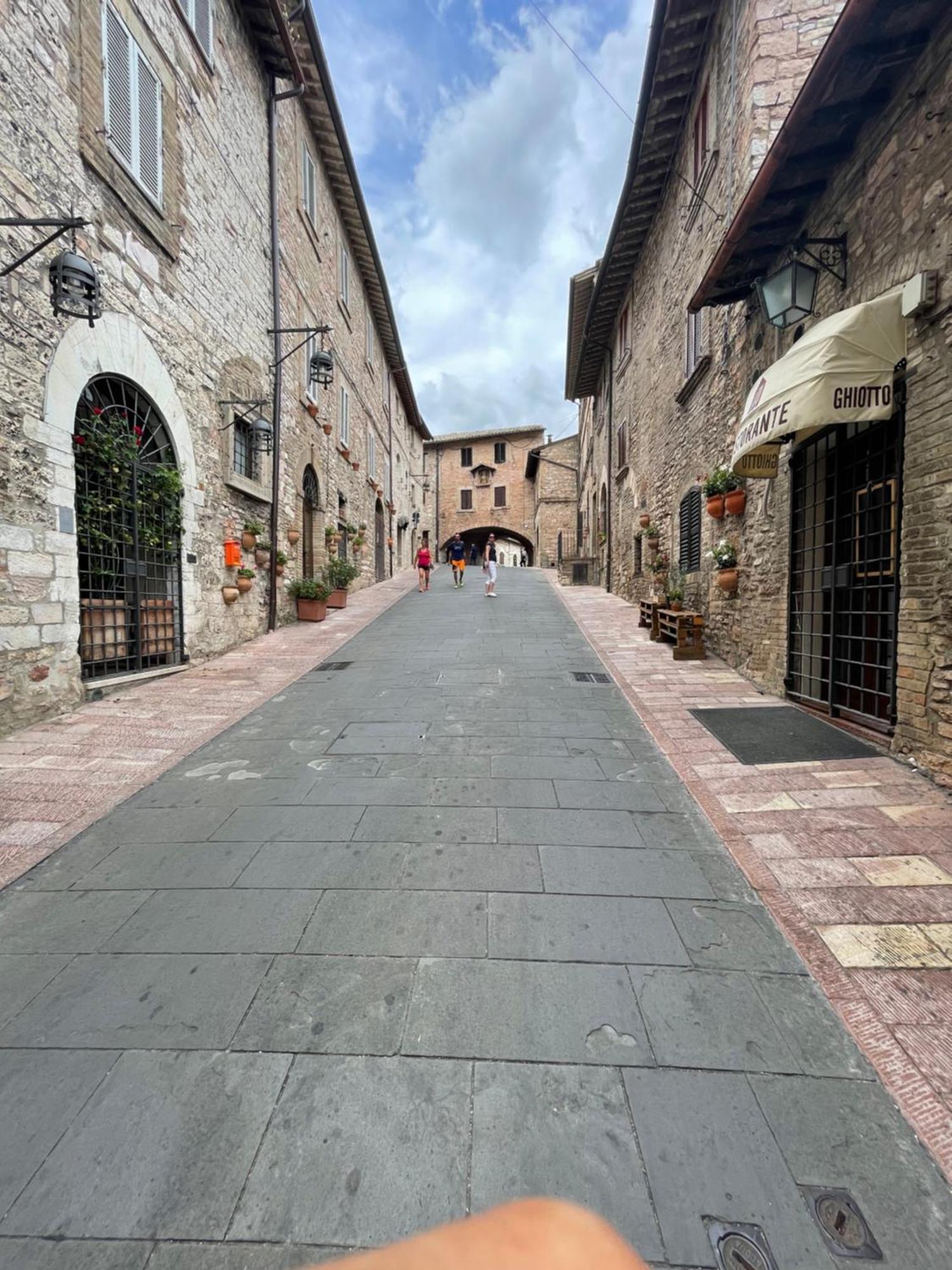Happy House - Porta San Giacomo Apartment Assisi Exterior foto