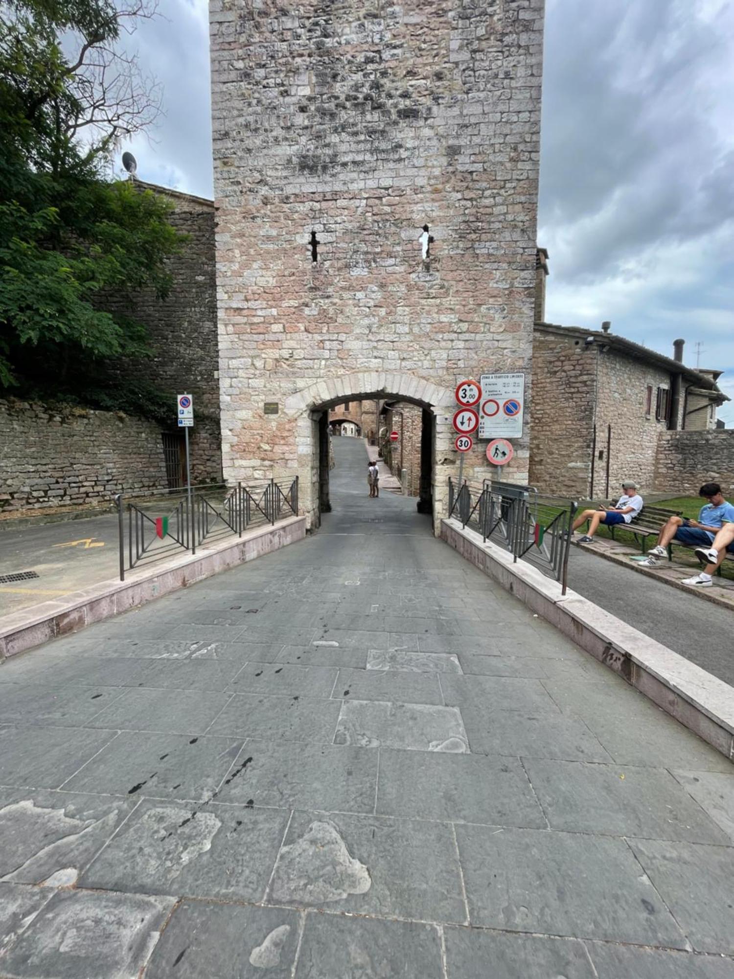 Happy House - Porta San Giacomo Apartment Assisi Exterior foto